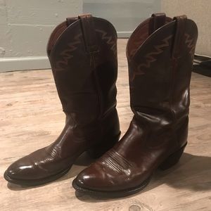 Men’s Ariat leather cowboy boots